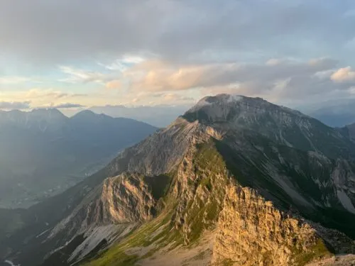 Blick-Serles-Hammerspitze-500x375