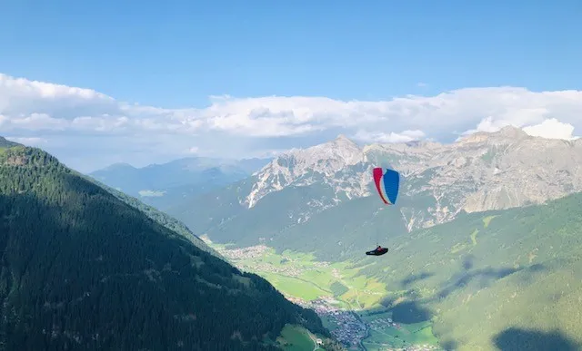 Paragleiterflug-seblasspitze